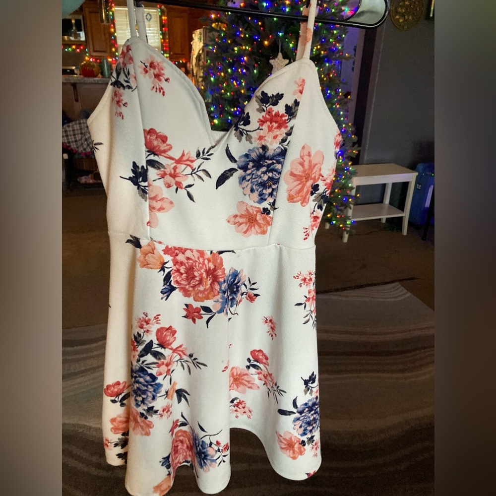 NoBo white floral dress size Large